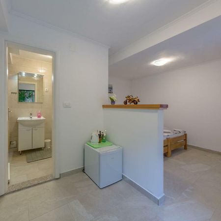 Room Nino Skradin Buitenkant foto