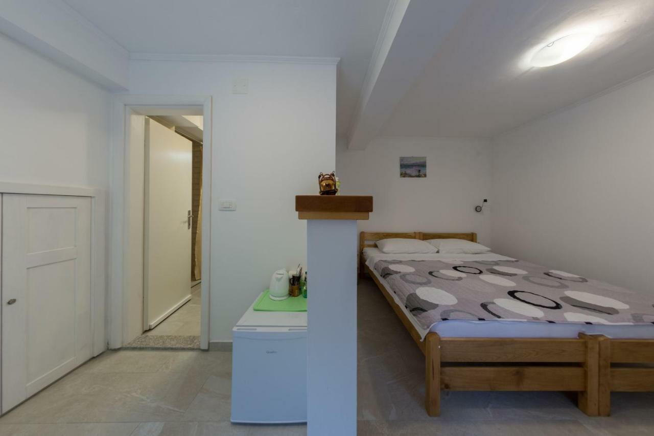 Room Nino Skradin Buitenkant foto
